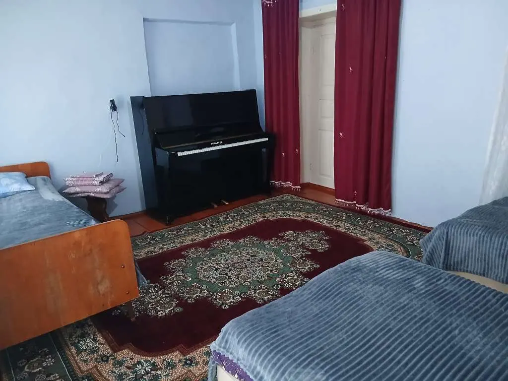 Qax günlük kirayə Həyət evi
