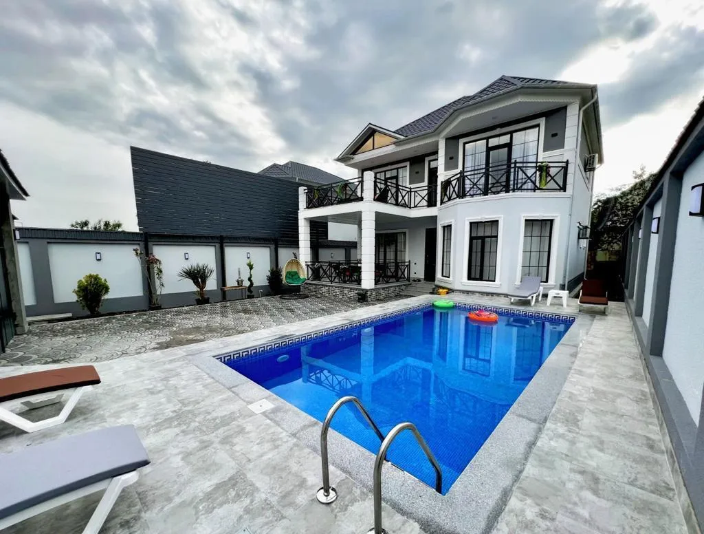 Qəbələ Hovuzlu Villa