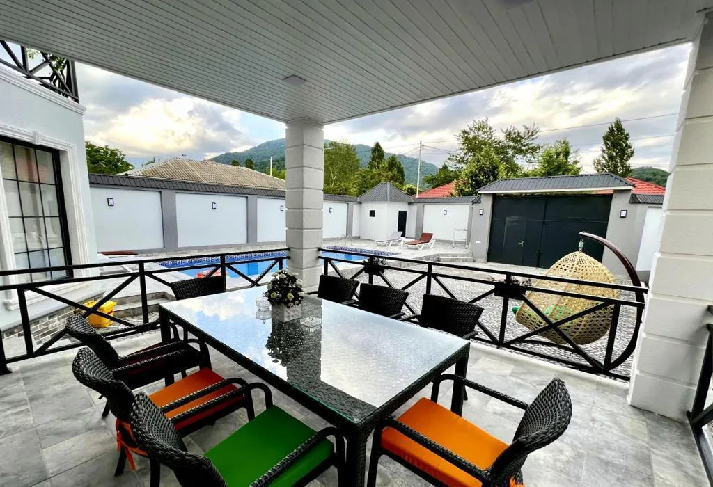 Qəbələ Hovuzlu Villa