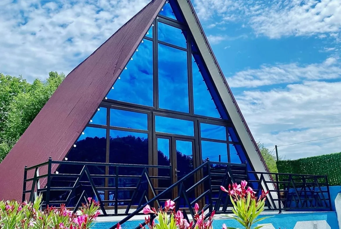 Qəbələ İsti Hovuzlu A-frame