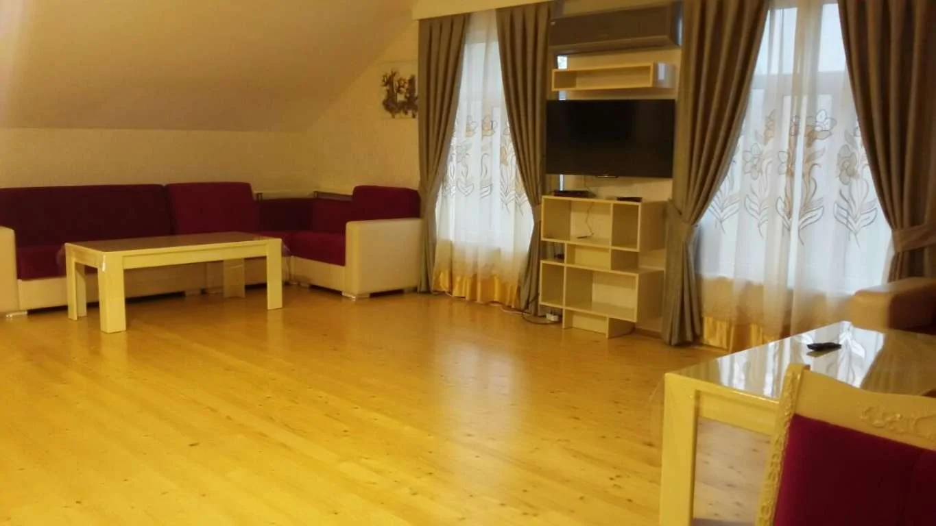 Şəki həyət evi