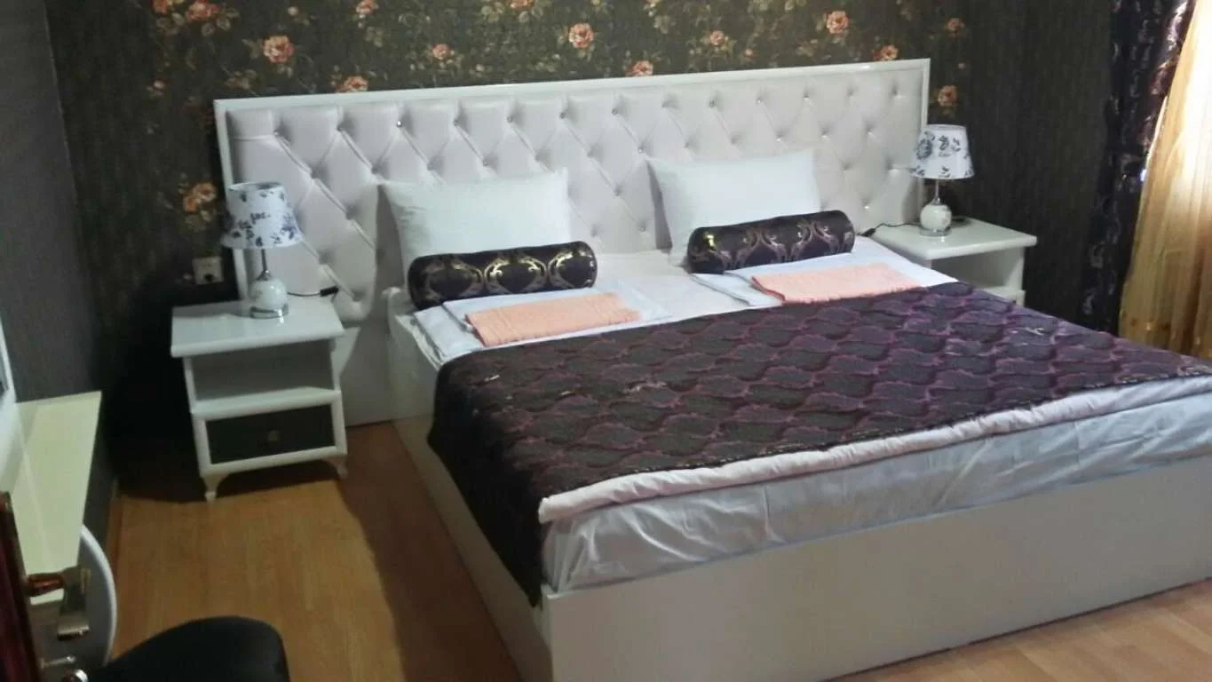 Şəki həyət evi
