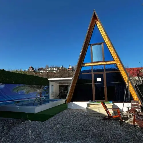 Qusar, Şahdağ yolu üzərində isti hovuzlu A-Frame bağ evi