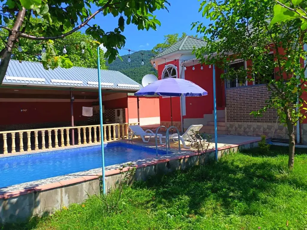 Qəbələ günlük Həyət evi