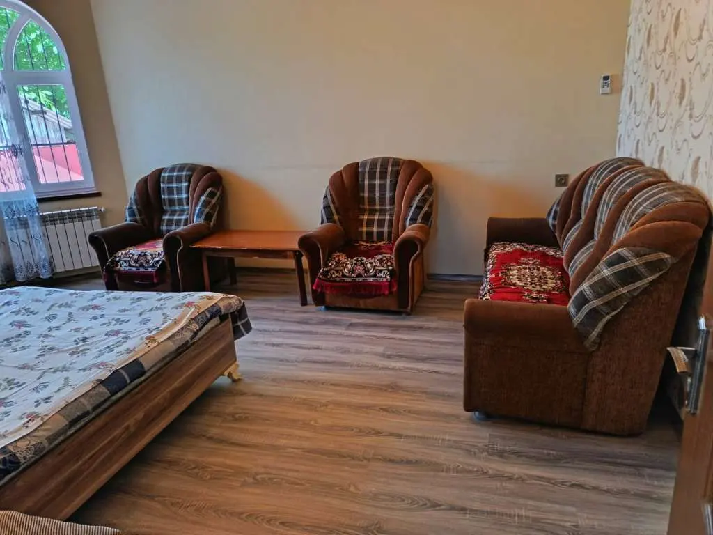 Qəbələ günlük Həyət evi