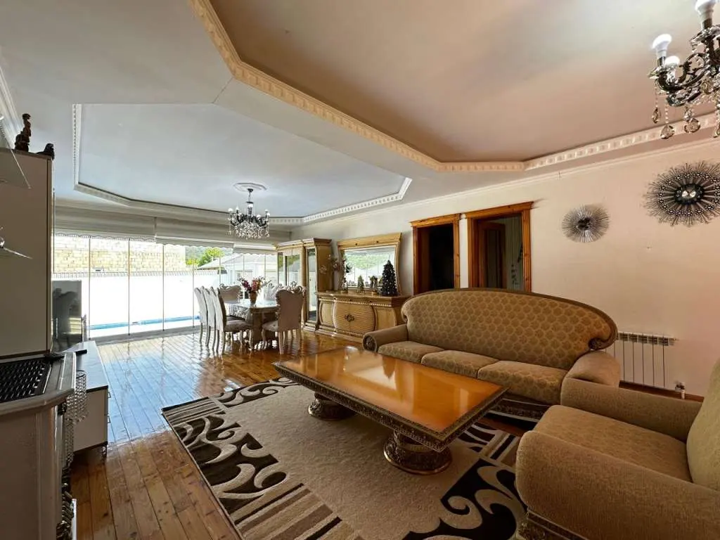 Qəbələ Hovuzlu Villa